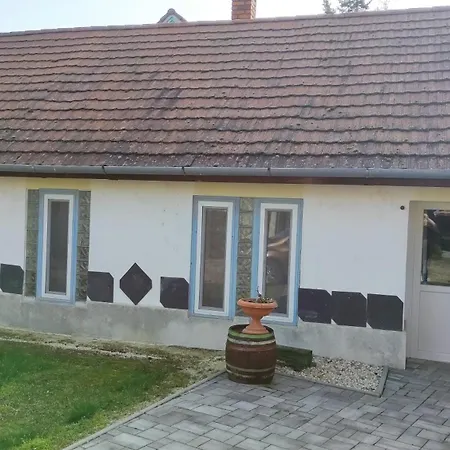 Balaton Bazalt Vendeghaz *